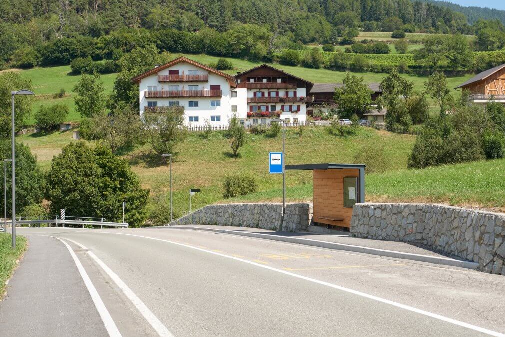 Realizzazione di fermate dell’autobus e marciapiedi a San Paolo/Rodengo