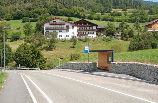 Realizzazione di fermate dell’autobus e marciapiedi a San Paolo/Rodengo